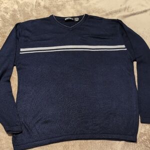 Blue and Gray V-Neck Sweater with Classic Design.Odo